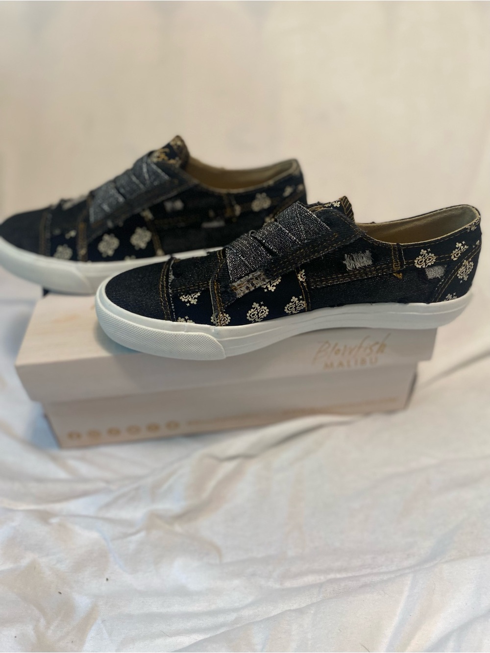 Blowfish Malibu Marley Black Denim Patterned Distressed Metallic Slip-Ons 7.5 - Picture 4 of 10